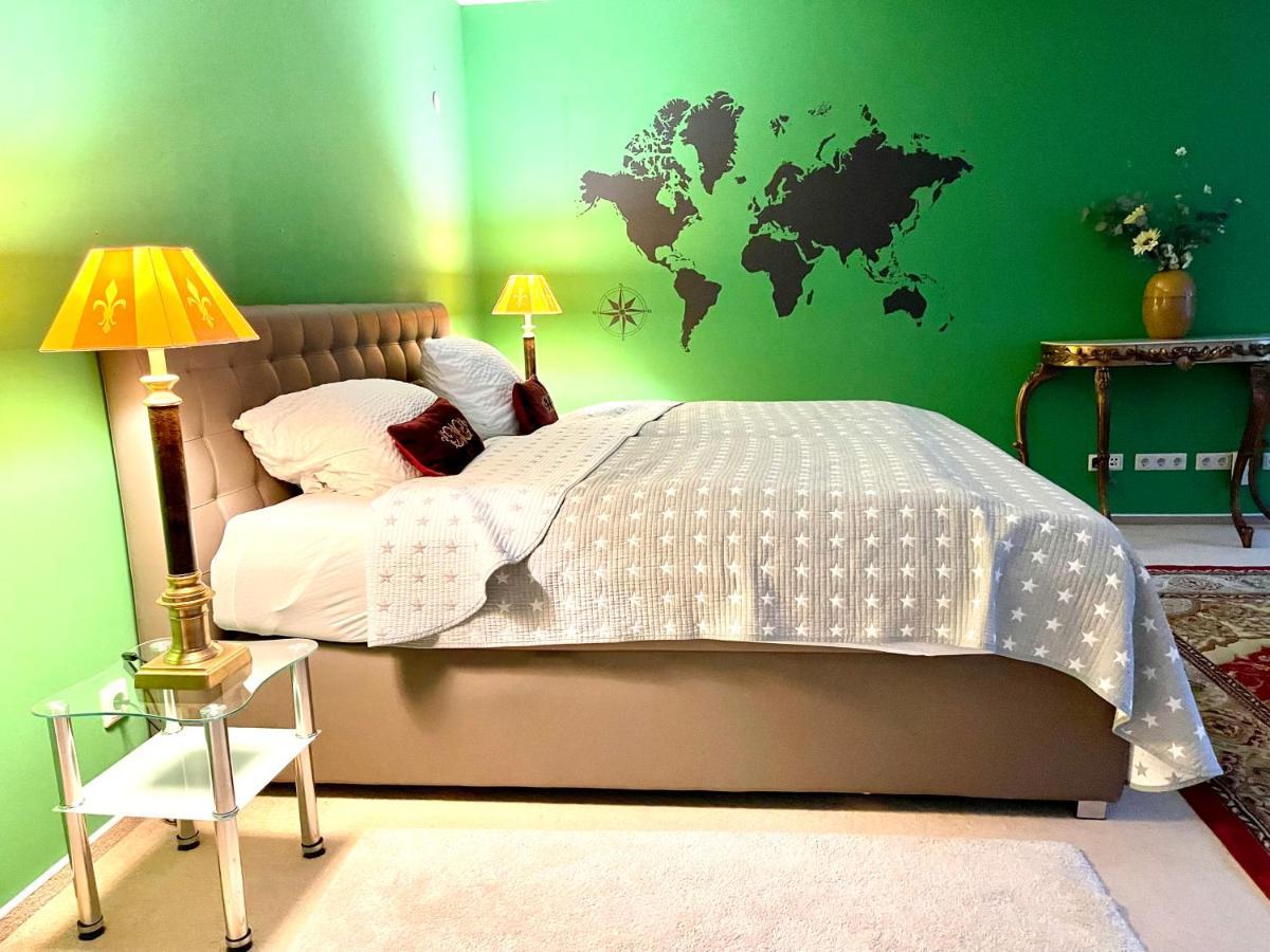 Doppelzimmer Gartenblick Villa Julian アウリッヒ エクステリア 写真